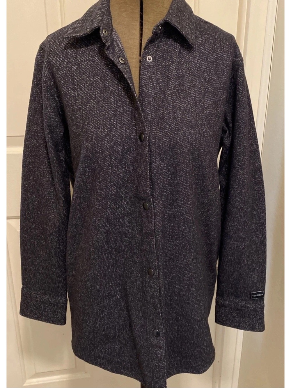 Volcom Women's Charcoal Button-Down Shirt Jacket - J8